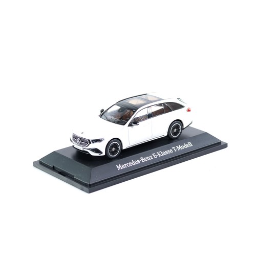 Modellauto klasse s214 - 1:43,